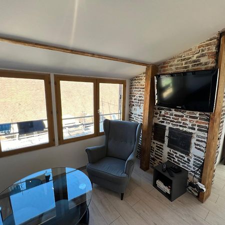 BELLEVUE Appartement sous les toits hypercentre climatisé Dole Extérieur photo