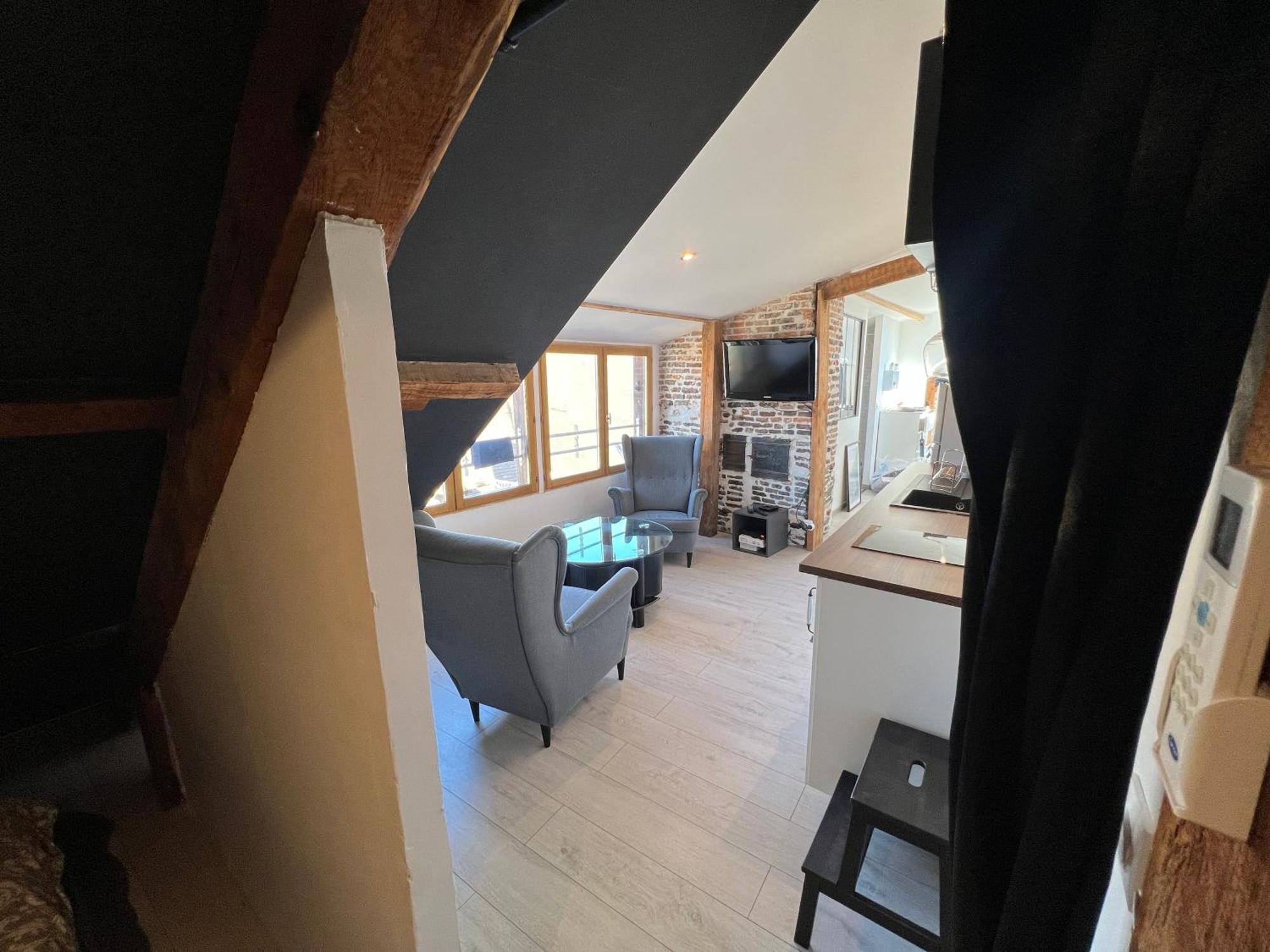 BELLEVUE Appartement sous les toits hypercentre climatisé Dole Extérieur photo